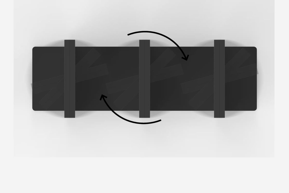 Detail van de zwarte voet met pijlen die aangeven hoe de lamellen draaien