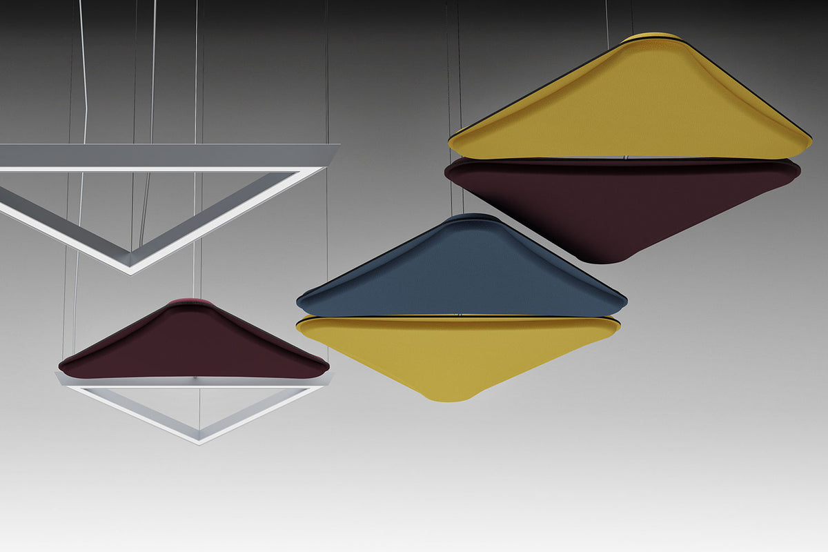 Quadrifoglio LightSound driehoekige akoestische panelen met lichtlijn, hangend in verschillende kleuren