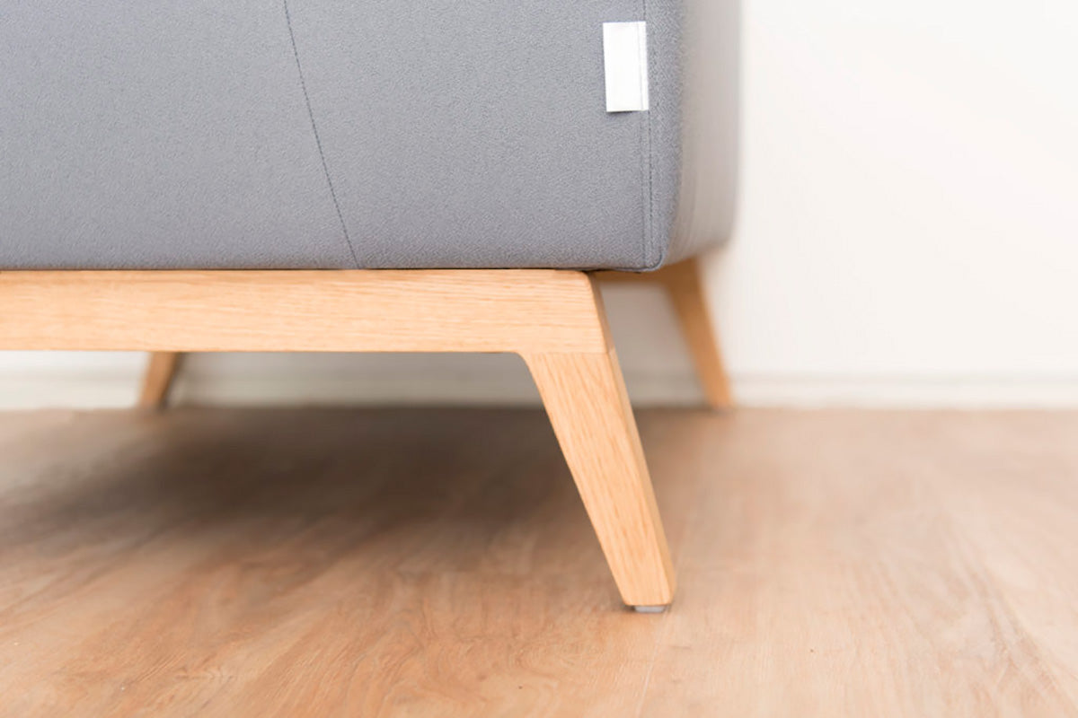 Houten poot van de Nisbank van dichtbij