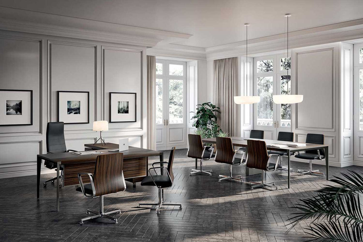 Quadrifoglio X9 directiebureau in een klassiek ingerichte directiekamer
