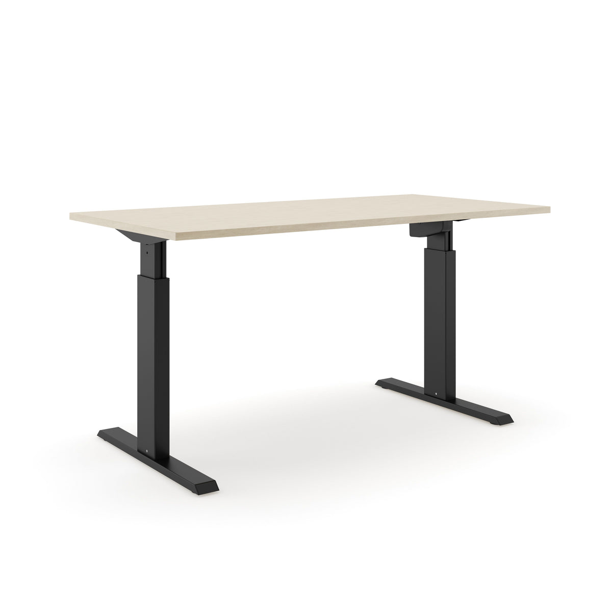 Elektrisch zit-sta bureau AF 140 met blad in licht eikendecor op een zwart T-frame, schuin van voren