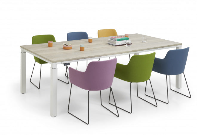 Freestand vergadertafel met stoelen