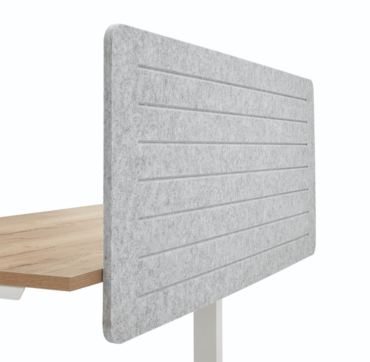 Grijs PET-vilt schot op een bureau met houtkleurig blad