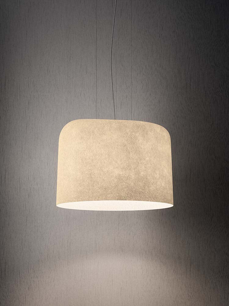 Brede hanglamp met witte fiberglas kap