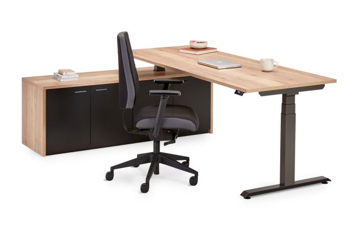 Flex 3+ manager T-frame met houtdecor blad, zwarte aanbouwkast en antracietgrijze T-poot, met zwarte bureaustoel
