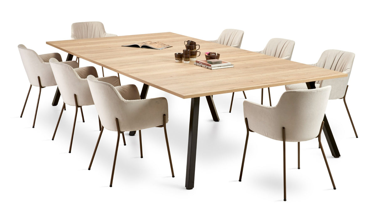 TMeeting 4 vergadertafel in een lange opstelling met stoelen