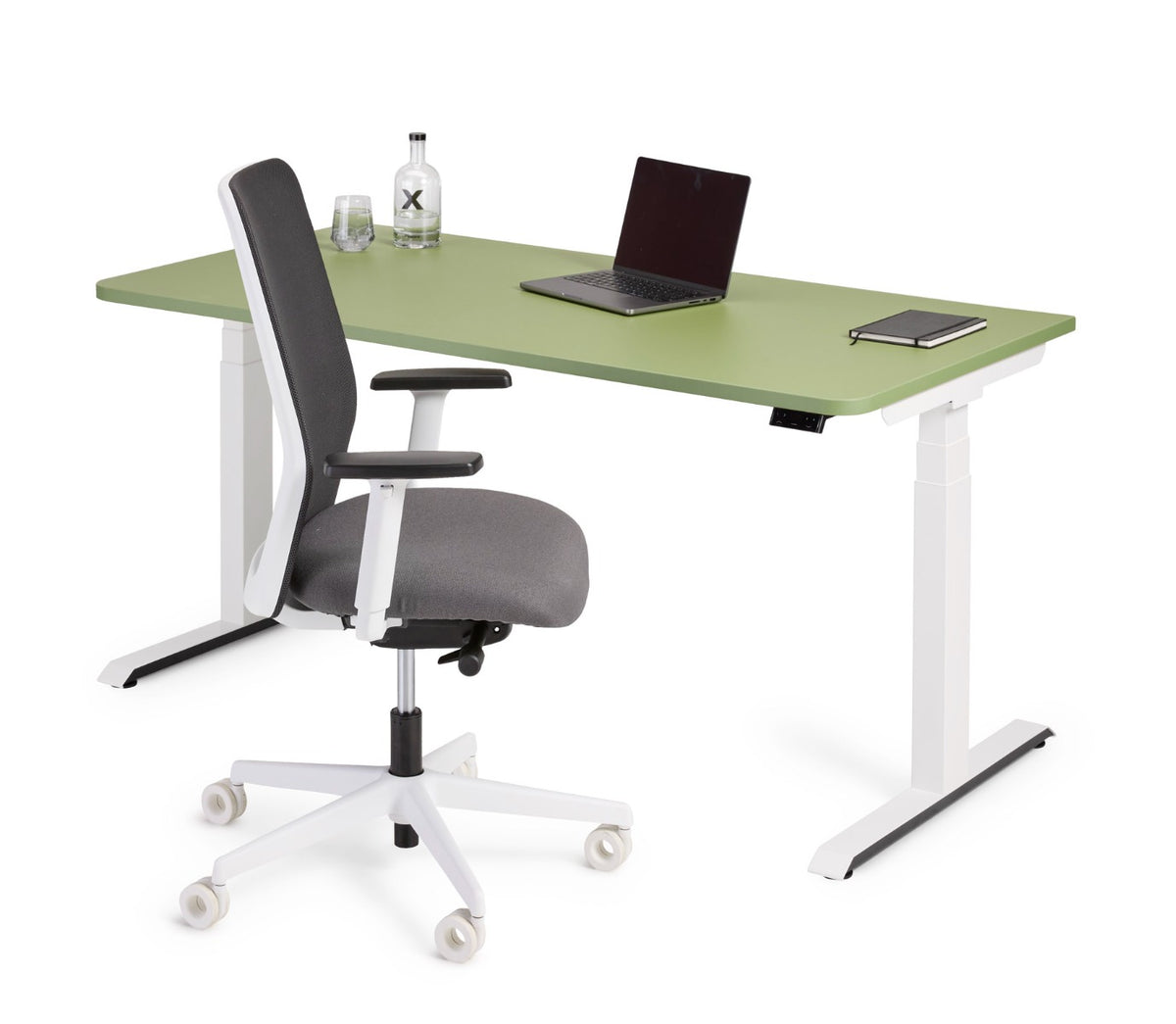 Flex 3+ zit-sta bureau met wit frame en groen blad, met grijze bureaustoel en laptop