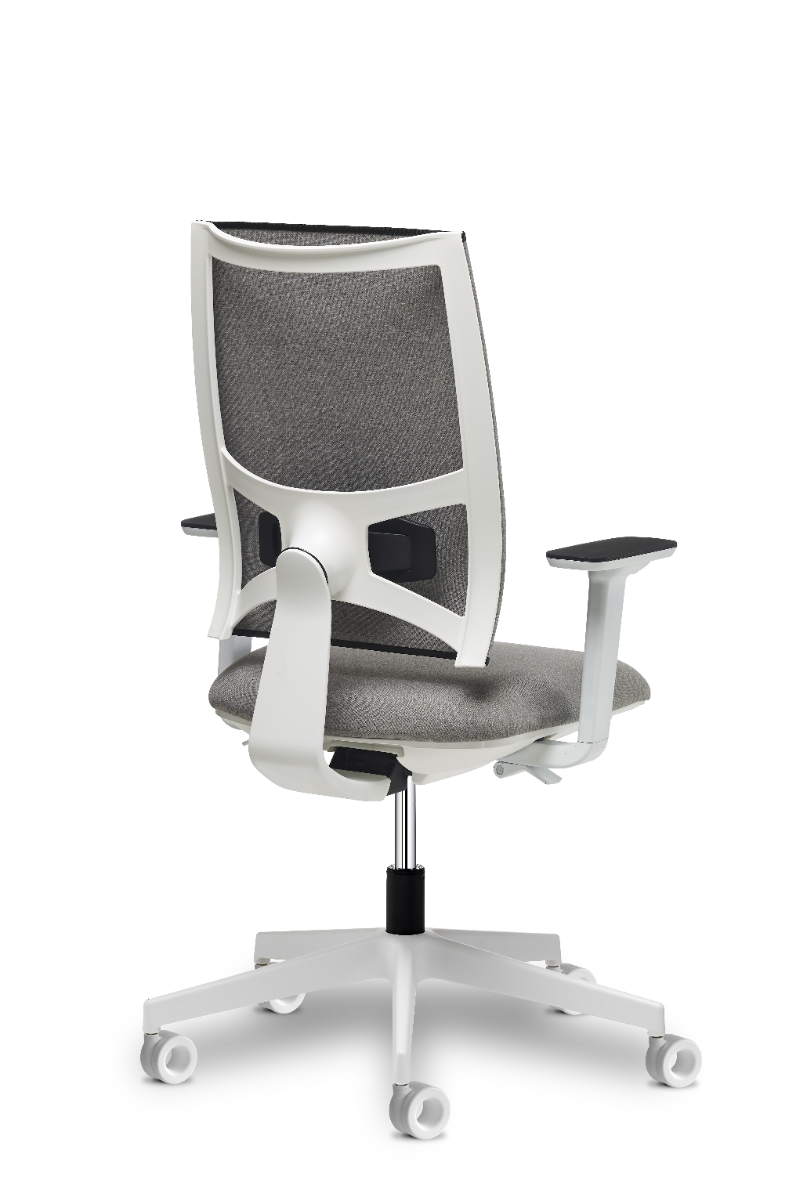 Team Strike Evo in wit van schuin achteren, met het witte rugframe rond de mesh bespanning