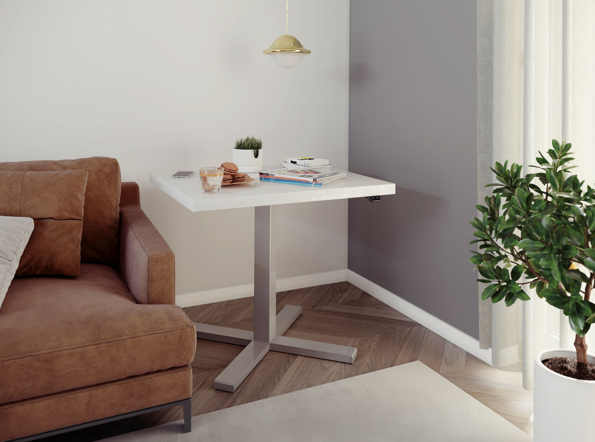 Elektrisch bureau SF 370 Small met wit blad in een woonkamer