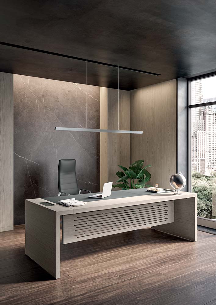 e-10 directiebureau recht in licht fineer in een directiekamer