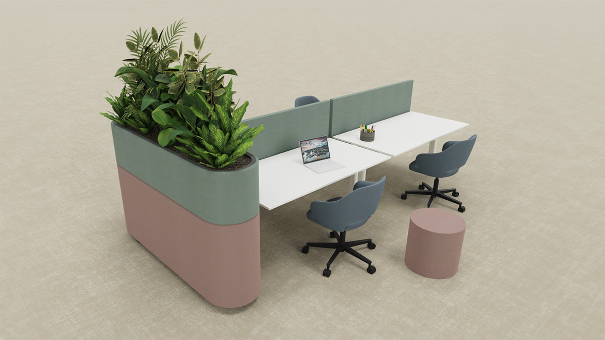 Render van een M+ Planter naast bureaus met stoelen