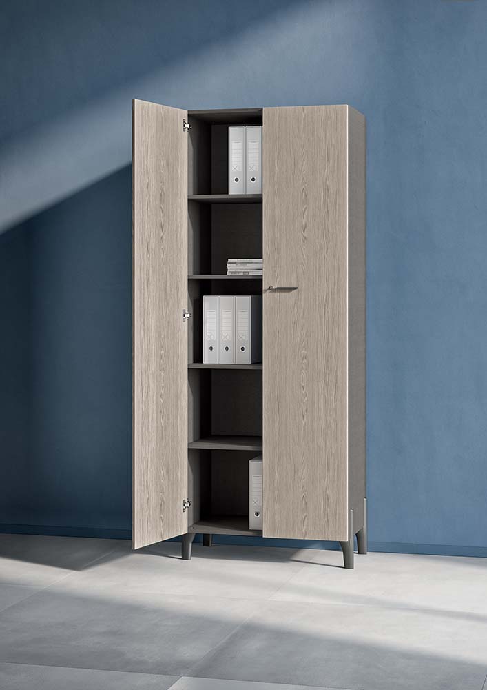 Q4 draaideurkasten in donkergroen en licht hout; de foto toont de melamine uitvoering