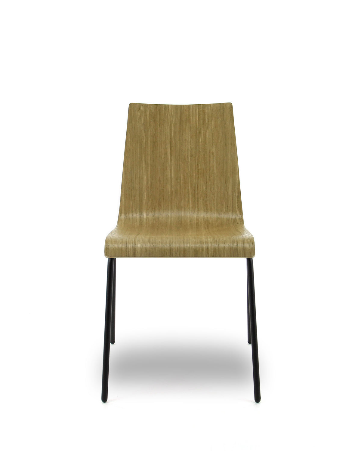 Kantinestoel BO-3 van voren, met de zitschaal in blank eiken fineer en matzwarte poten