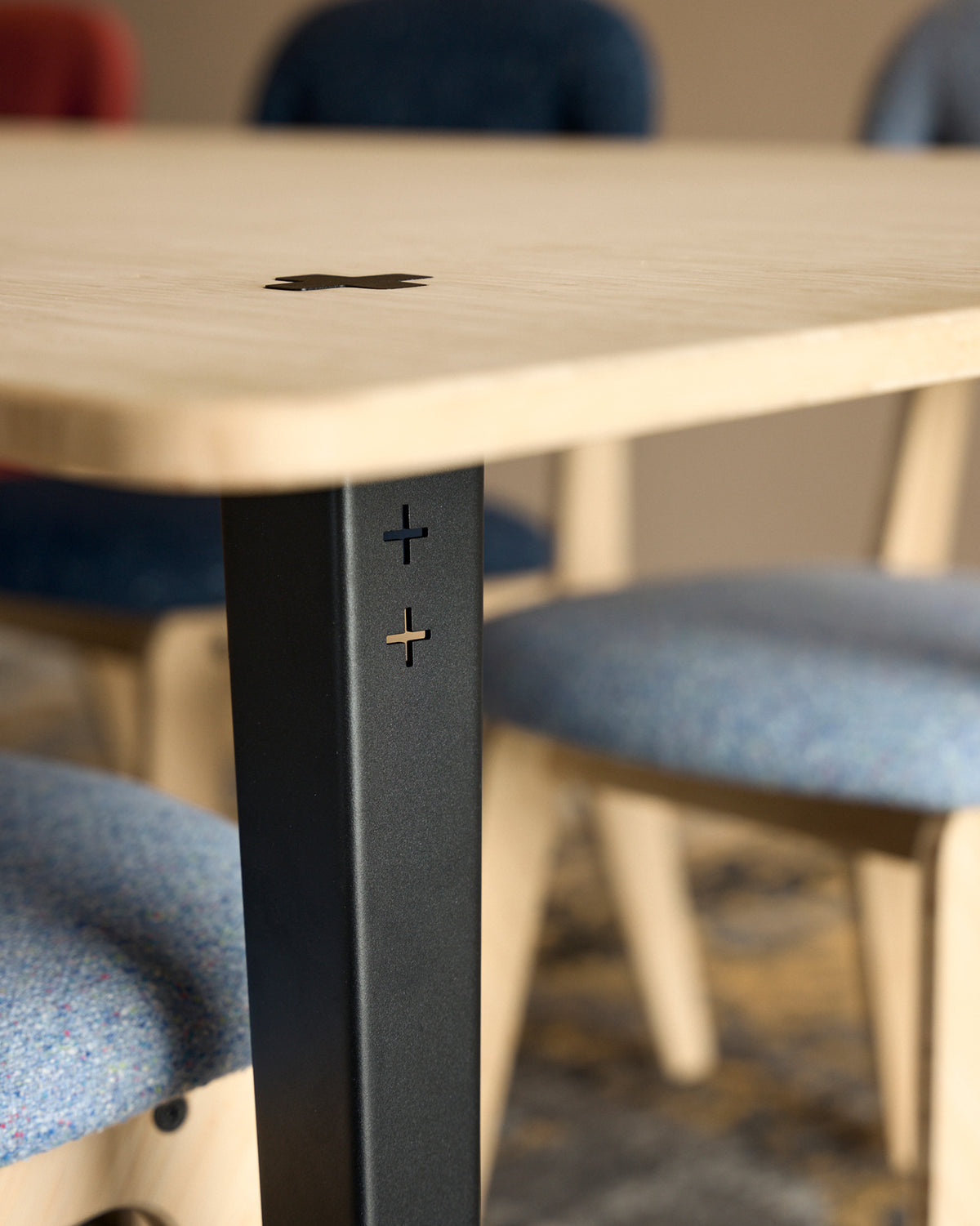 Rand van het bamboe blad van de M+ Table met stoelen