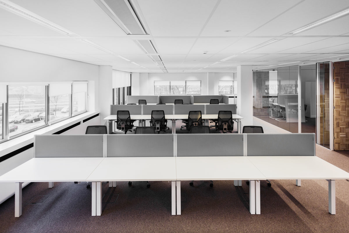 NOVU bench wanden op een rij duo-werkplekken