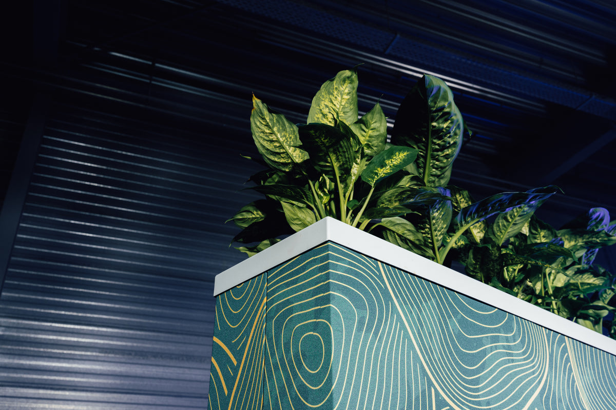 SENA akoestische plantenbak met groen bedrukte stof en planten