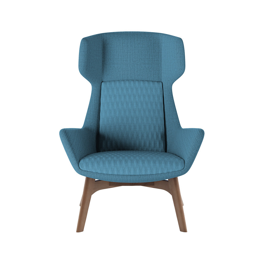 Loungefauteuil Samba High met petrolblauwe stoffering, hoge oorrug en een houten vierpootsonderstel