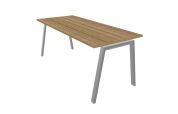 Bureau Air2 met rechthoekig blad in houtdecor op een grijs metalen onderstel met A-poten