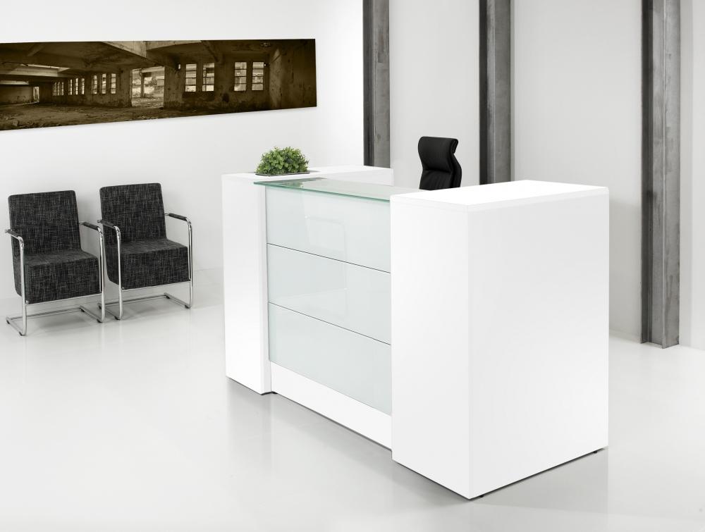 Ontvangstbalie Manager in wit, 188 cm breed, in een wachtruimte