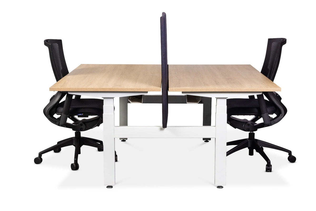 Elektrisch duo bureau Ciao met paars scherm en twee bureaustoelen, recht van voren