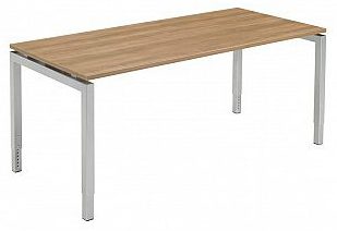 Bureau Qfour 180 x 80 cm met eiken blad op schuine N-poten
