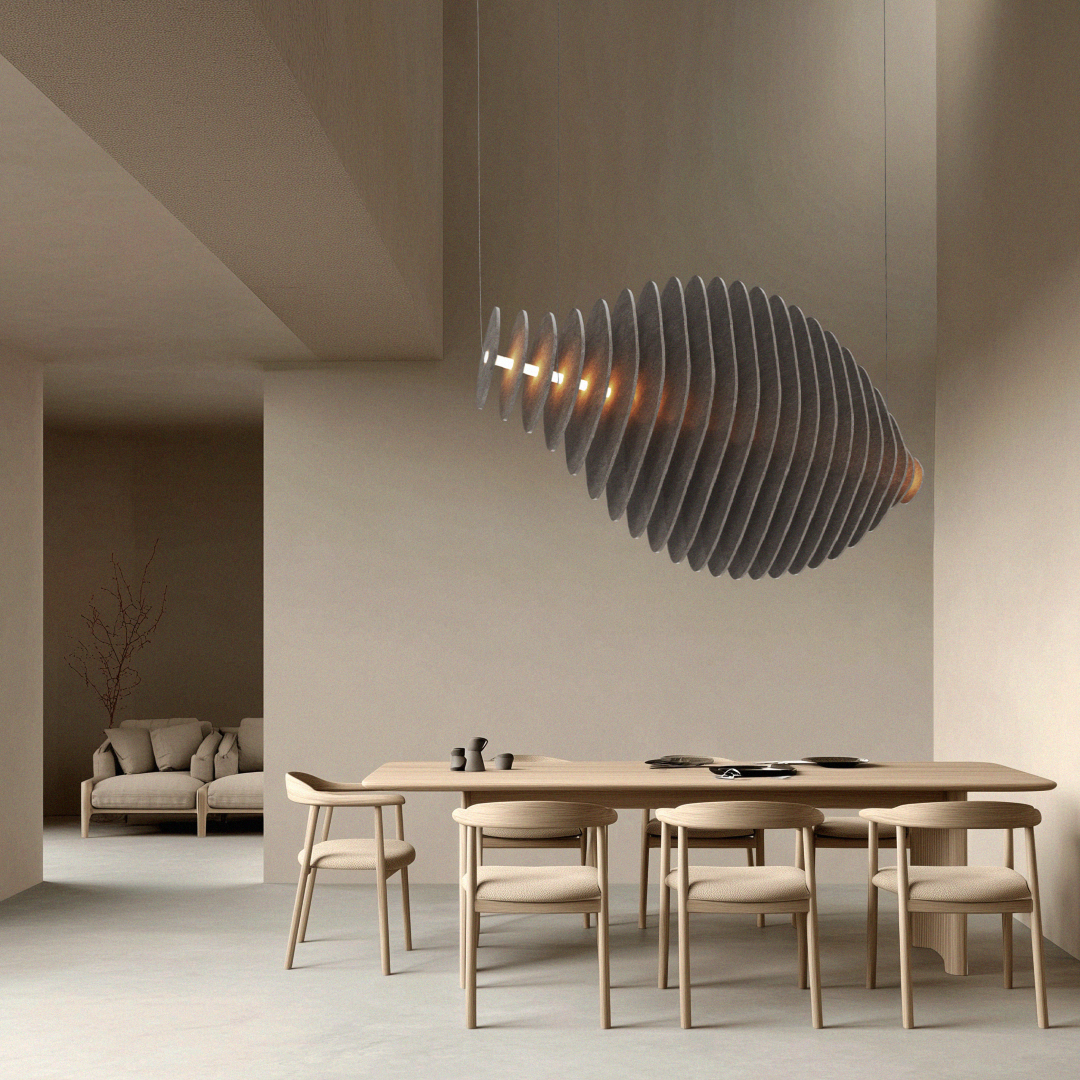 Ronde geribbelde hanglamp in okergeel naast een blauw model