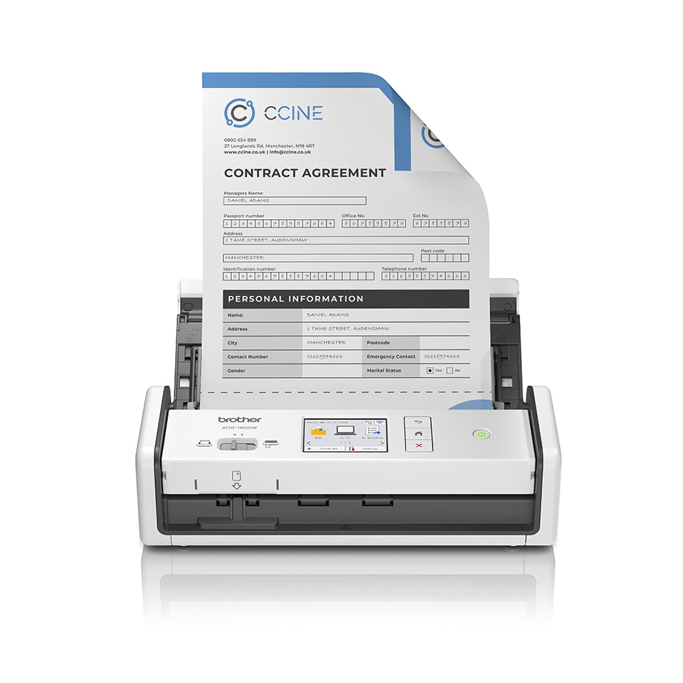Brother ADS-1800W desktopscanner met kleurenscherm op het bedieningspaneel en documenten in de invoer