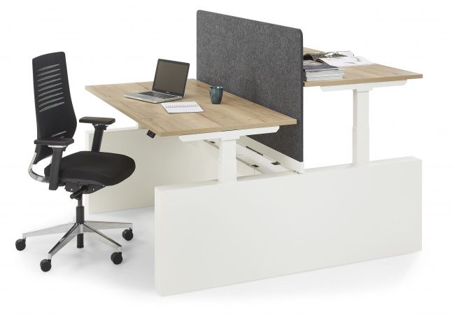 Flex 3+ bench wang met wit frame, een blad in zithoogte en een blad in stahoogte, met grijs scheidingsschot