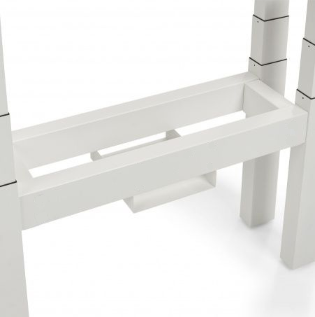 Wit benchframe met het koppelstuk en de kabelgoot tussen twee werkplekken