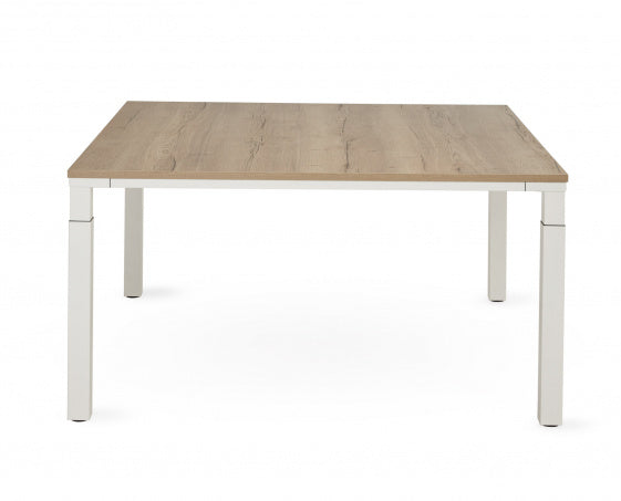 Vergadertafel Freestand met rechthoekig blad in eikendecor op vier witte vierkante kolompoten