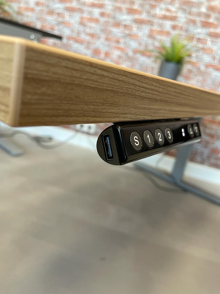 Detail van de bediening aan de voorrand van het hoekbureau Ciao