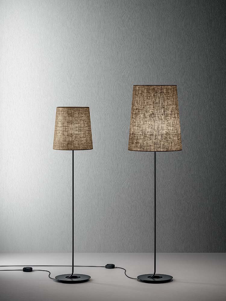 Staande lamp met linnen kap, vooraanzicht