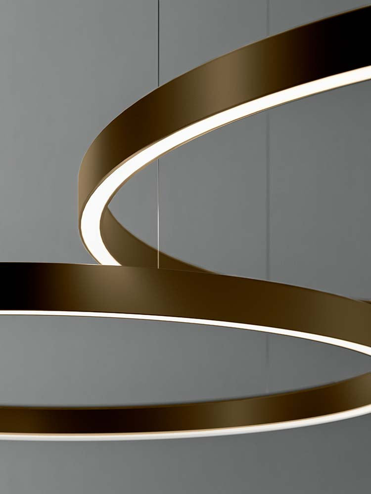 Ronde hanglamp in wit, schuin aanzicht