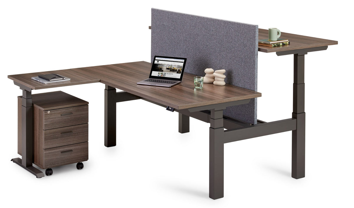 Flex 3+ hoekopstelling met aanbouwblad op zwart T-frame, donker houtdecor, met ladenblok, laptop en grijs zichtscherm