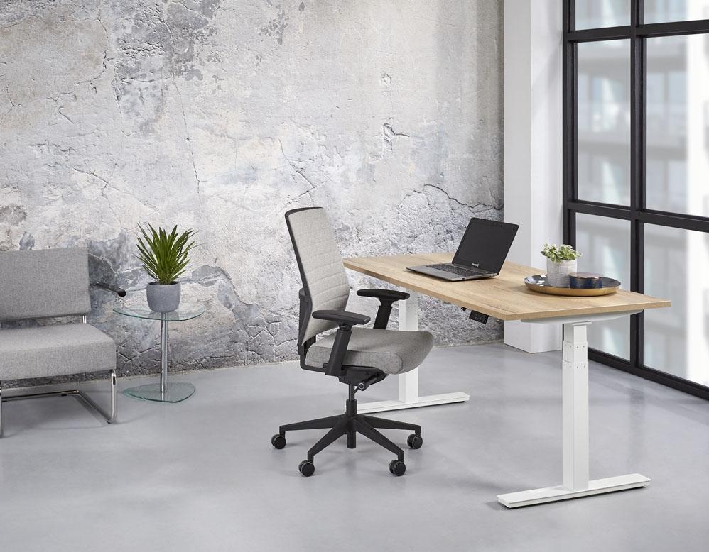 Bureau Lola met houtdecor blad op een wit onderstel