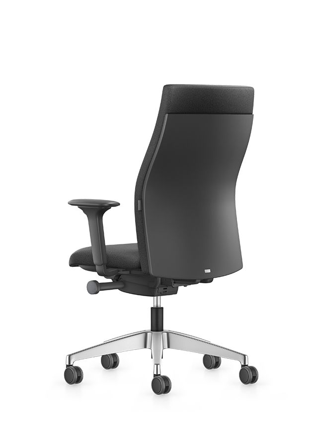 Se7en Liv LX114 bureaustoel in zwart met aluminium voet, schuin achteraanzicht