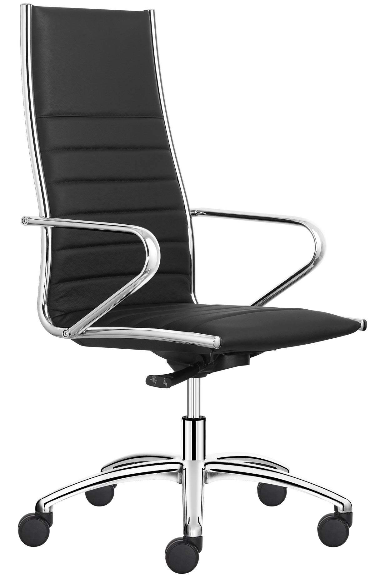 Classic bureaustoel met hoge, zwart doorgestikte rug, chromen armleggers en aluminium voetkruis op wielen