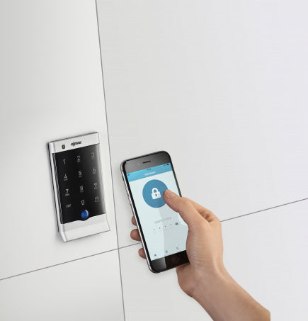 Digitaal slot op een lockerdeur, te openen met de smartphone