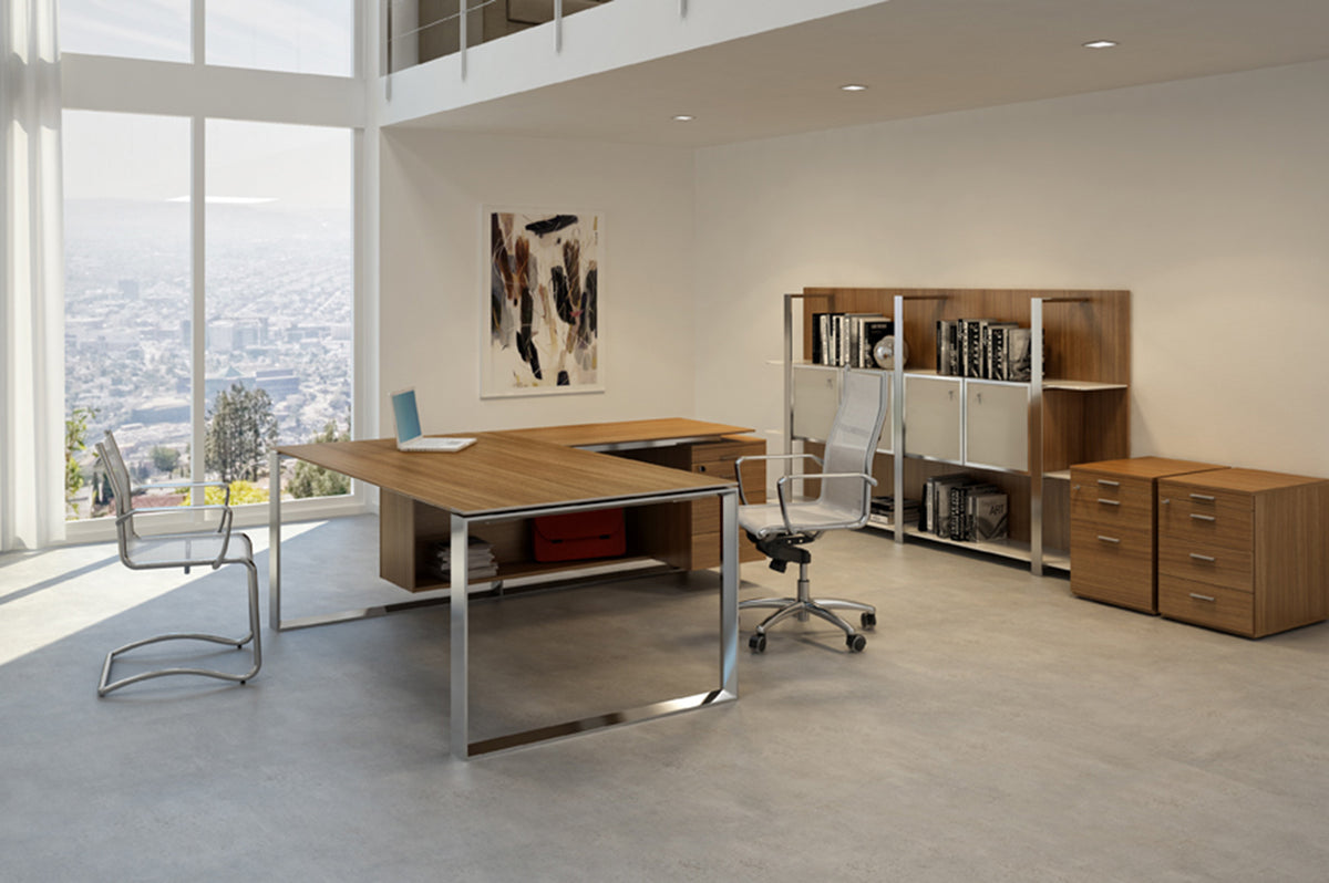 X7 directie hoekbureau in noten met kastenwand in een loft
