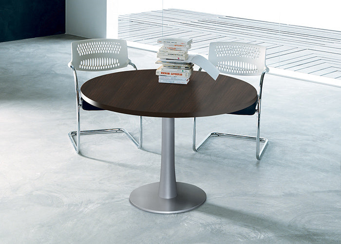 Q4 ronde vergadertafel met vier stoelen
