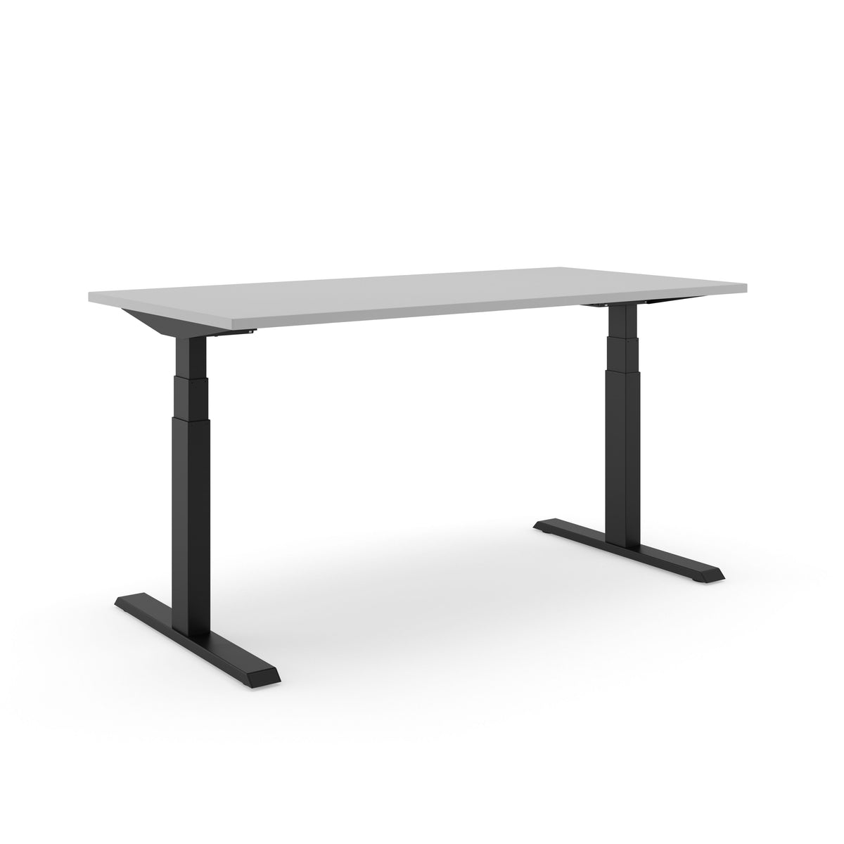 Elektrisch zit-sta bureau SF 670 met lichtgrijs blad op een zwart T-frame, schuin van voren