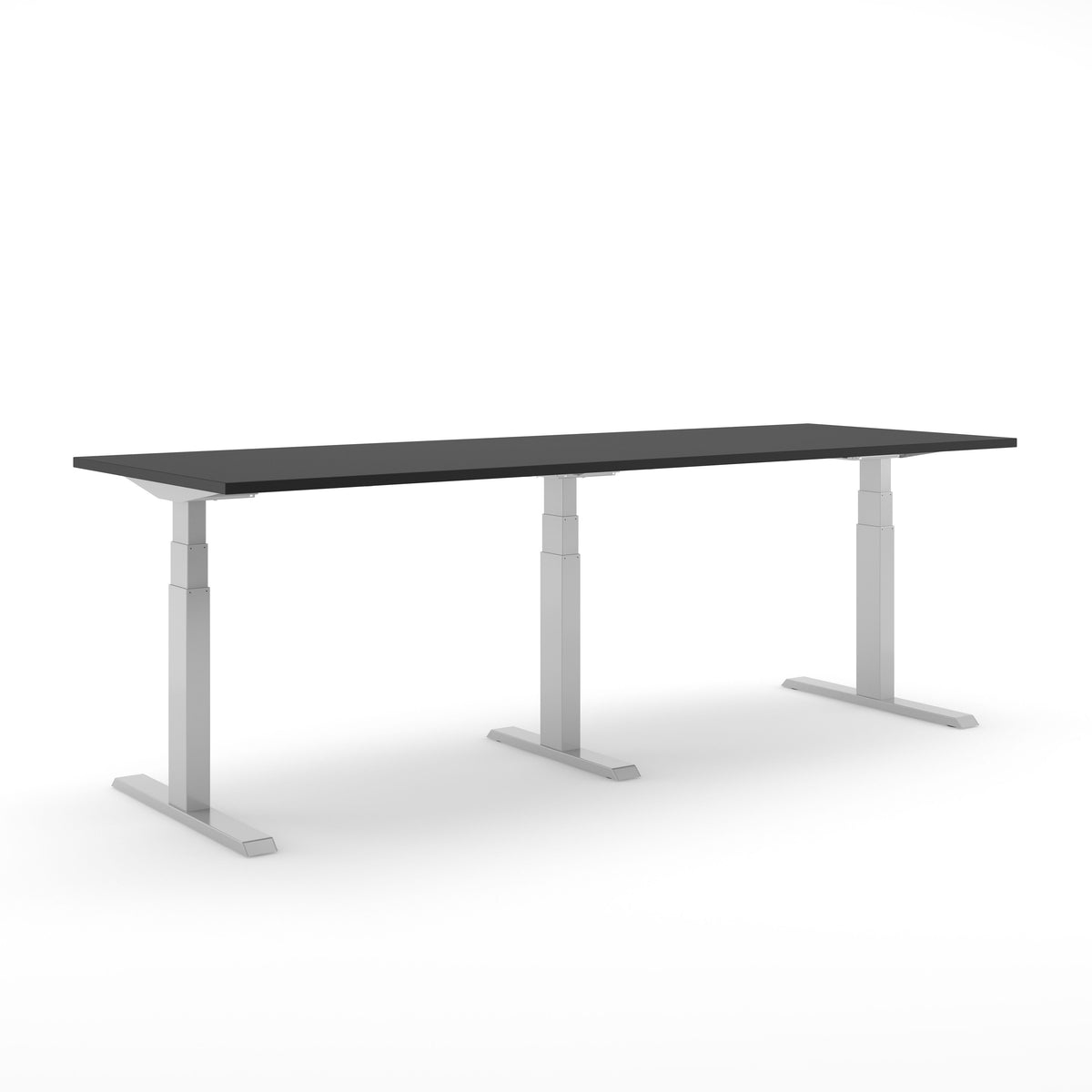 Elektrisch zit-sta bureau SF 670 XL met lang zwart blad op drie aluminiumkleurige T-poten