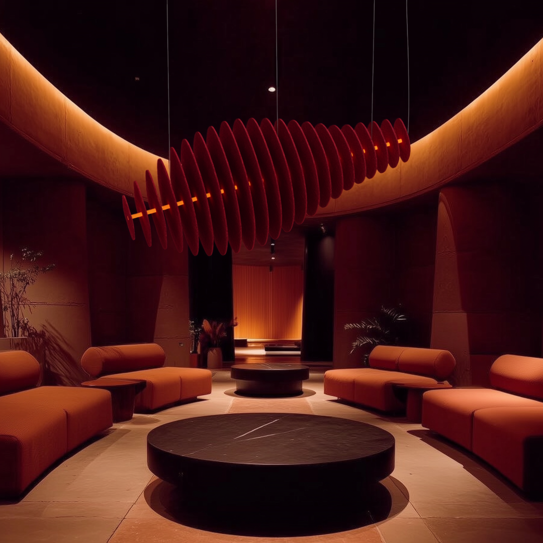 Langgerekte geribbelde hanglamp in een ruimte met terracottakleurige wanden