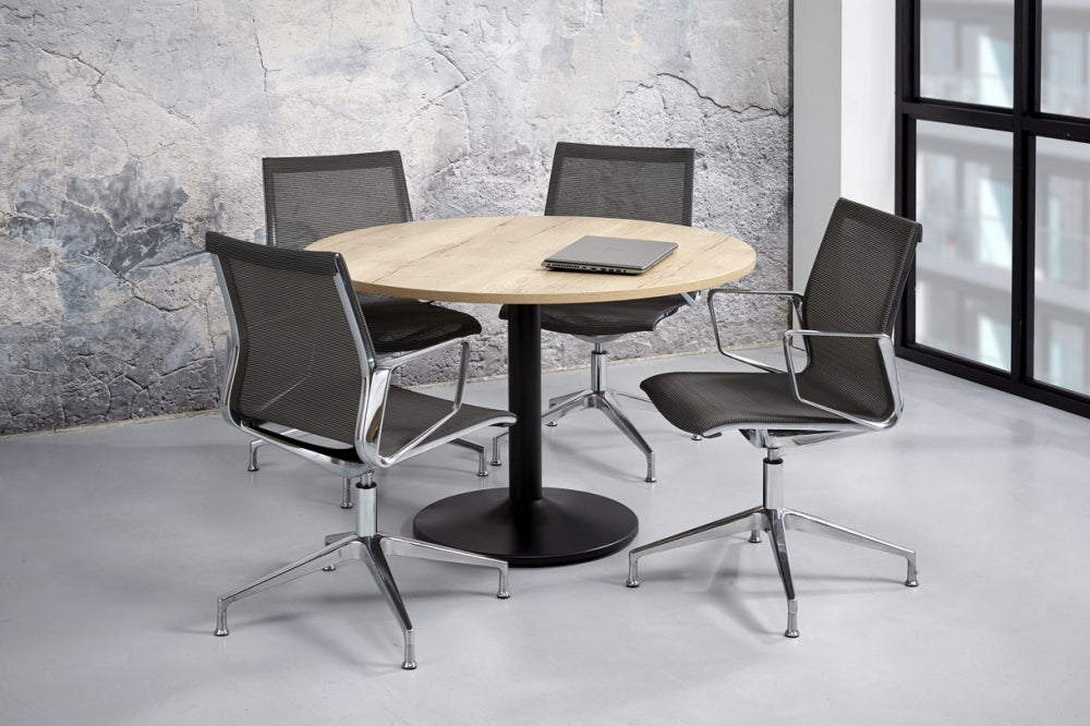 Vergaderstoelen Roxx aan een ronde tafel in een vergaderruimte